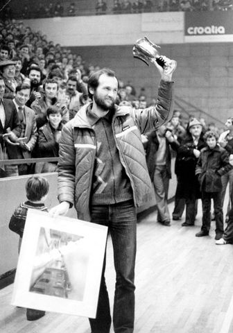 Slika za najboljega: Kao najbolji igrač malonogometnog turnira u Karlovcu 1983. dobio je pehar i sliku